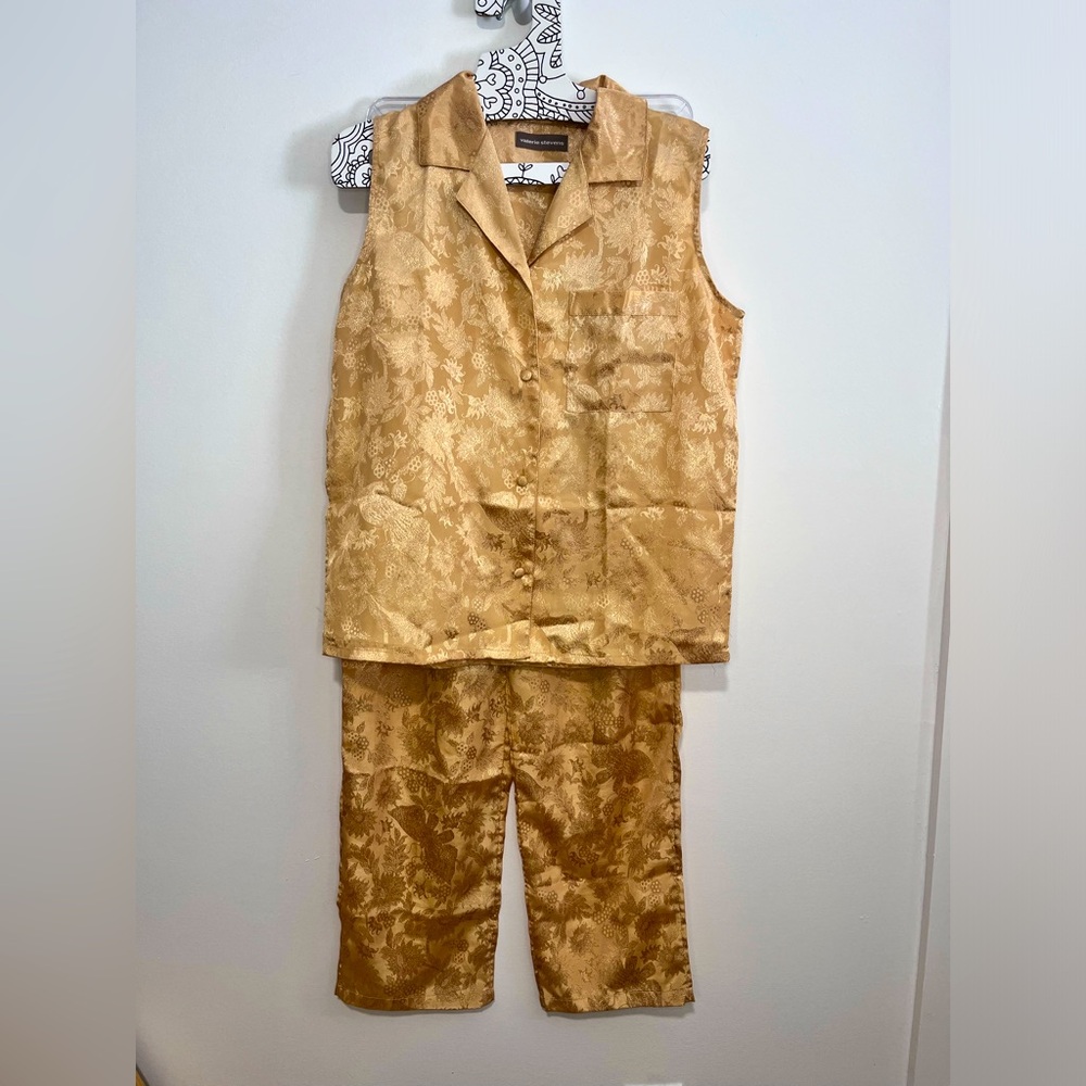 Valerie Steven’s Gold spring pattern 2 Piece Size Small Vintage